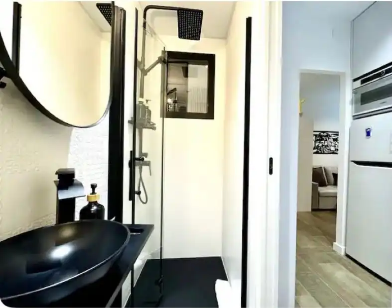 Badezimmer von Wohnung zur Miete in Madrid mit Klimaanlage, Heizung und Möbliert