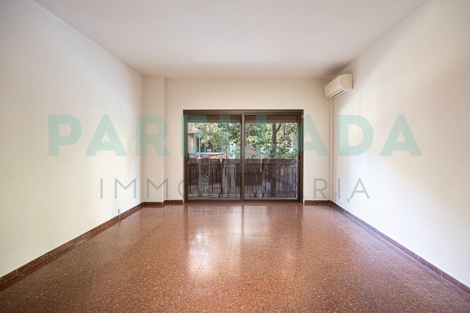 Exterior view of Flat for sale in Badalona  with Air Conditioner