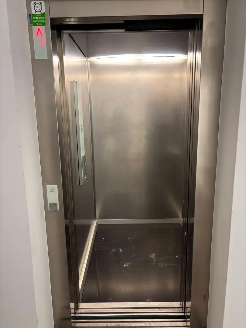 Immobles singulars amb ascensor en venda a Avenida Avenida Ramón y Cajal, imagen 77