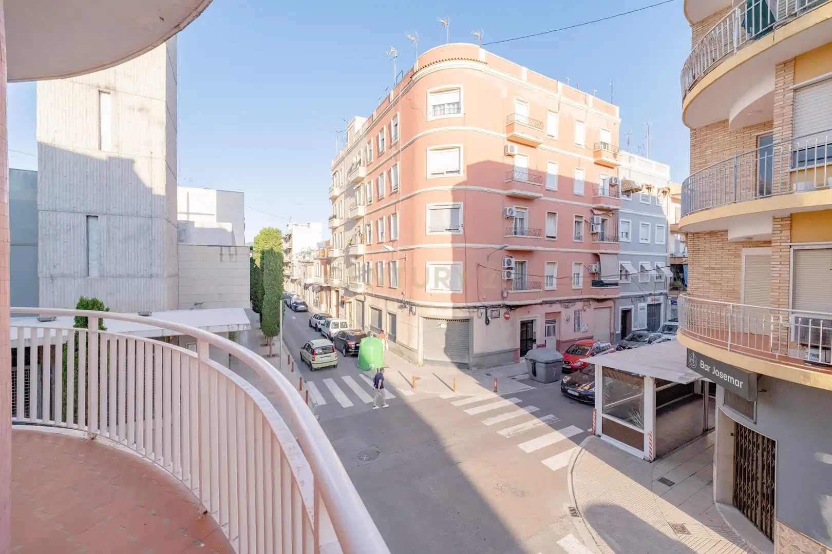 Vista exterior de Edifici en venda en Alzira