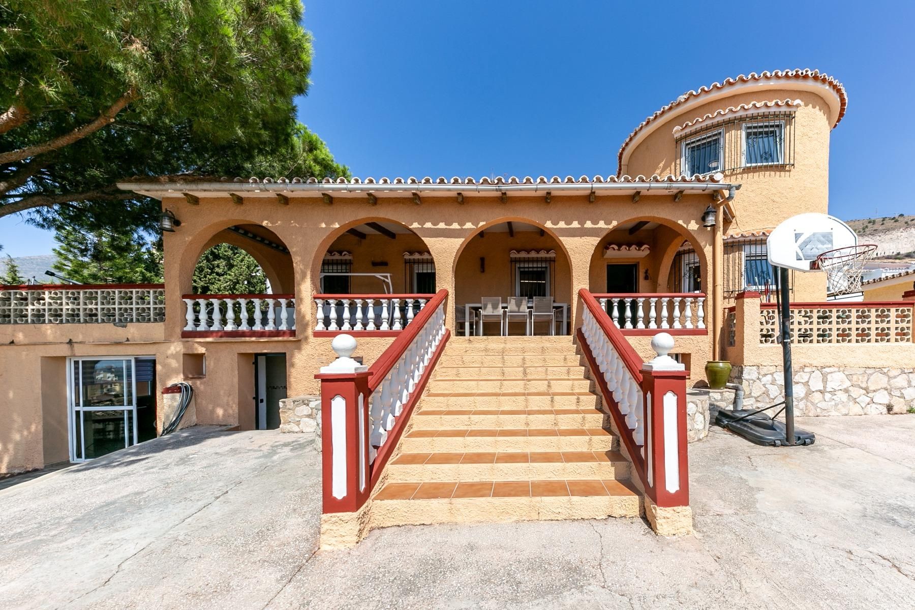 Vista exterior de Casa o xalet en venda en Benalmádena amb Aire condicionat, Calefacció i Jardí privat
