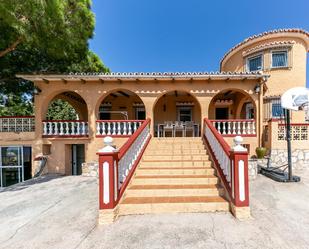 Vista exterior de Casa o xalet en venda en Benalmádena amb Aire condicionat, Terrassa i Piscina