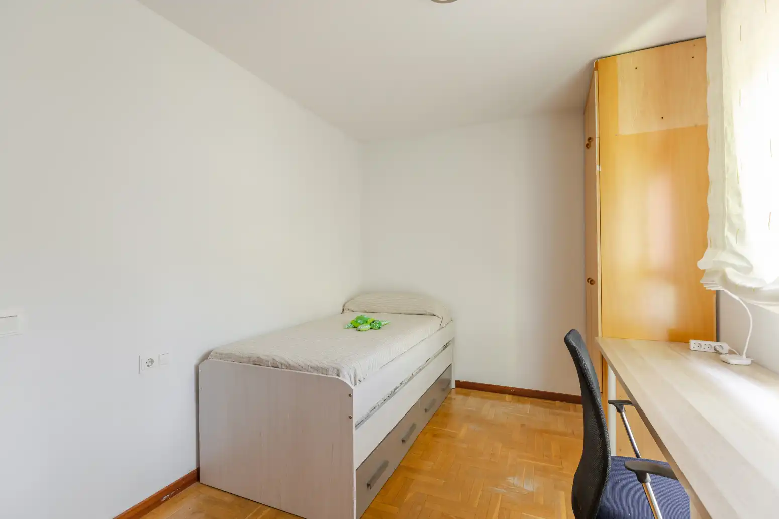 Habitación de Piso en venta en  Pamplona / Iruña con Calefacción, Parquet y Terraza