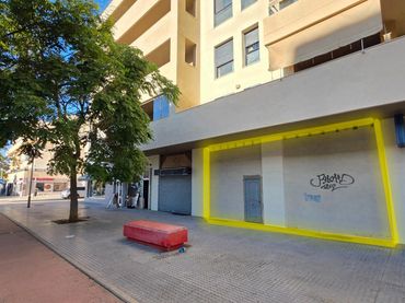 Local comercial en venta en Calle Periodista Carmen Burgos 3