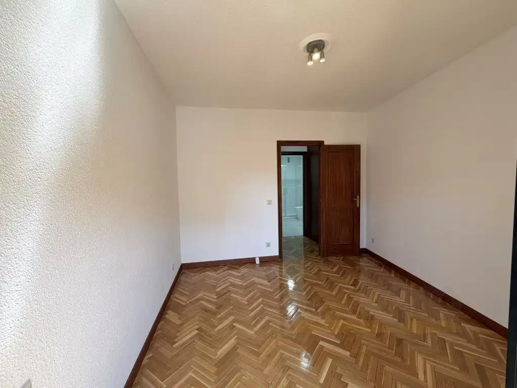Schlafzimmer von Wohnung zur Miete in Madrid