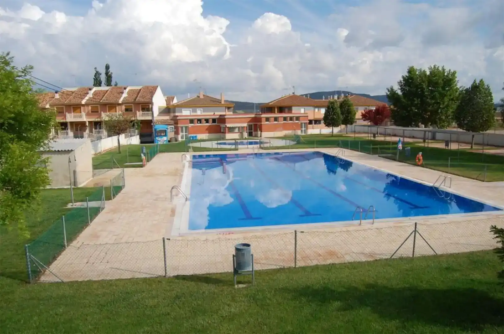 Piscina de Planta baixa en venda en Caravaca de la Cruz amb Aire condicionat, Moblat i Forn