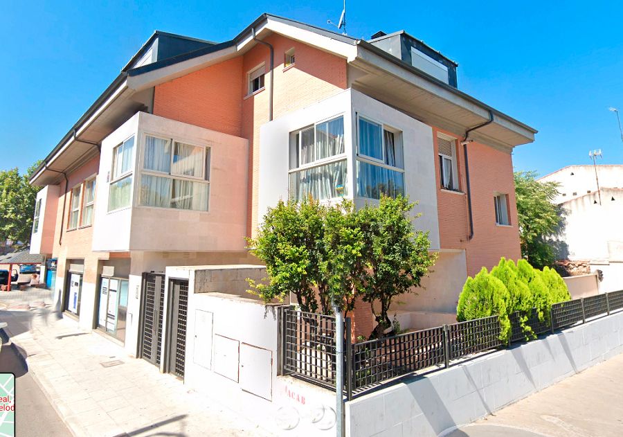 Vista exterior de Dúplex de alquiler en Torrelodones con Calefacción, Horno y Lavadora