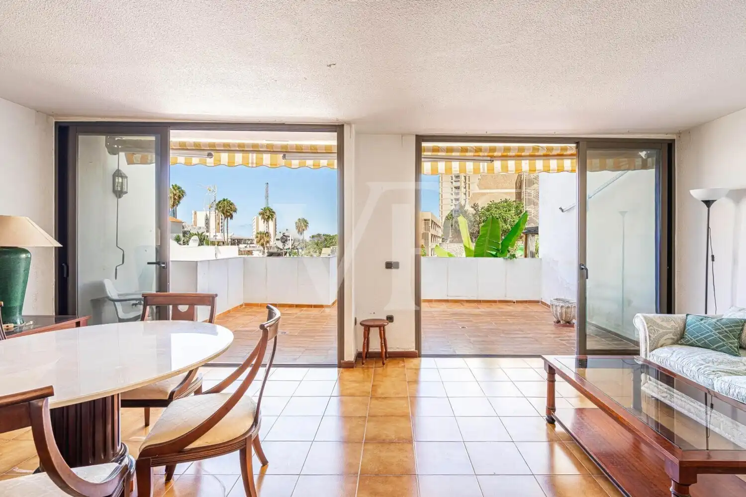 Vista exterior de Casa adosada en venta en Adeje con Terraza, Balcón y Piscina comunitaria