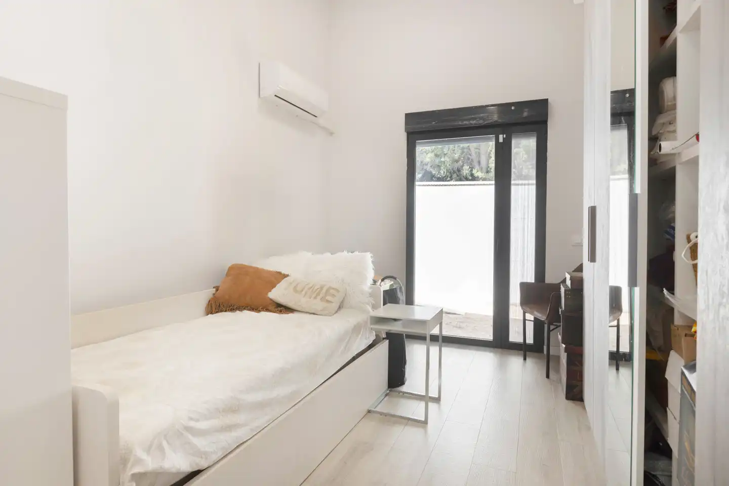 Habitación de Casa adosada en venta en L'Eliana con Aire acondicionado y Jardín privado