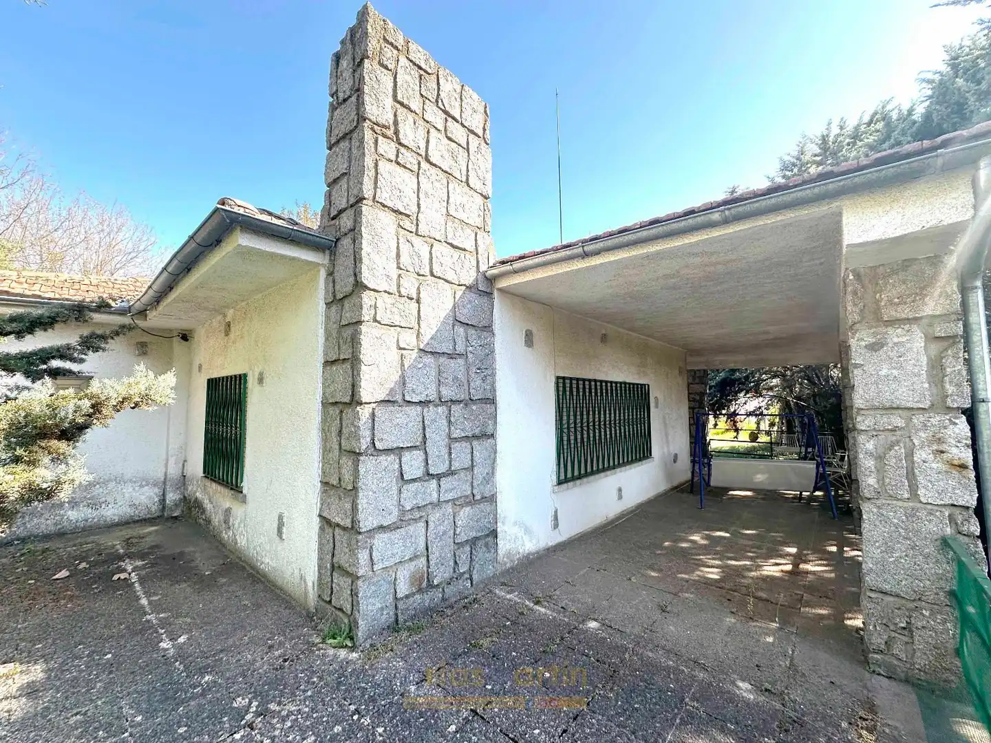 Vista exterior de Casa o xalet en venda en Santa Marta de Tormes amb Calefacció, Jardí privat i Terrassa