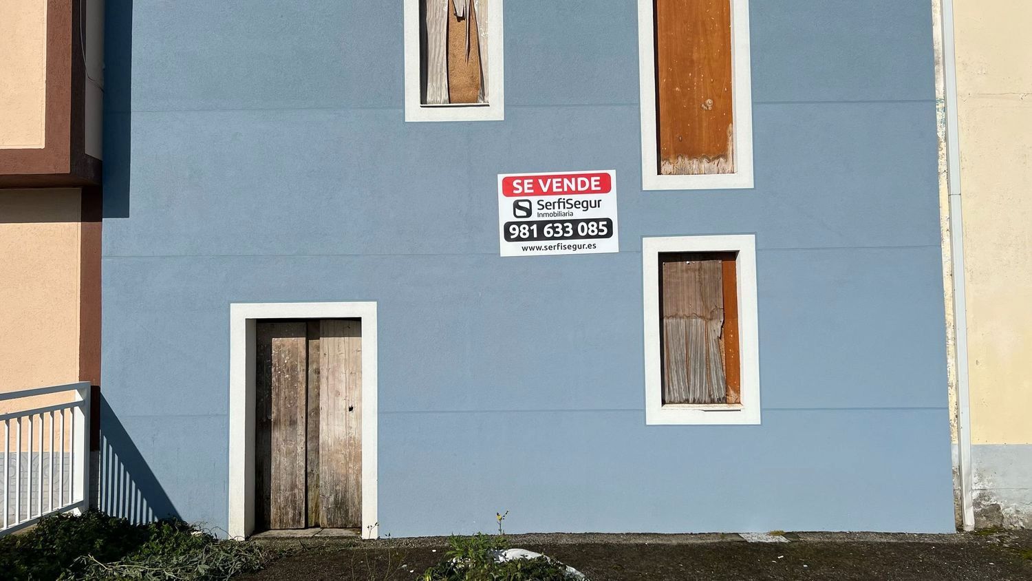 Vista exterior de Casa adosada en venda en A Laracha   amb Jardí privat