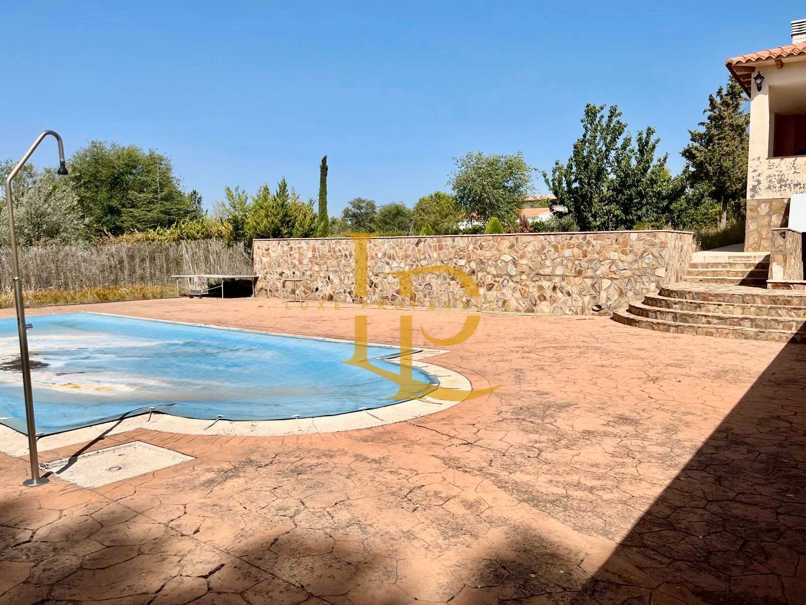 Swimming pool of House or chalet for sale in Villar de Cañas  with Air Conditioner, Heating and Private garden