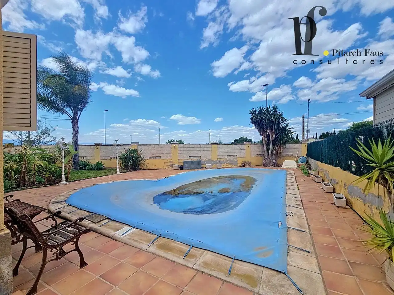 Piscina de Casa o chalet en venta en La Pobla de Vallbona con Aire acondicionado, Calefacción y Jardín privado