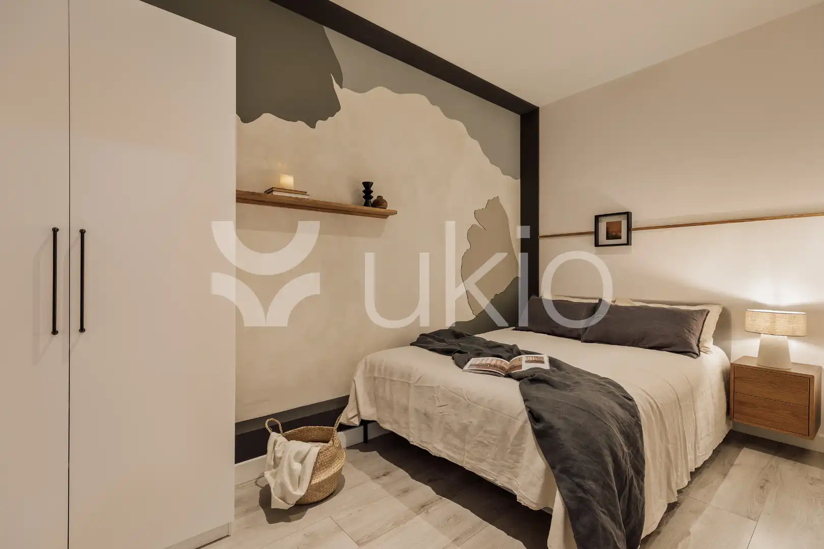 Dormitori de Apartament de lloguer en Barcelona amb Aire condicionat, Calefacció i Moblat