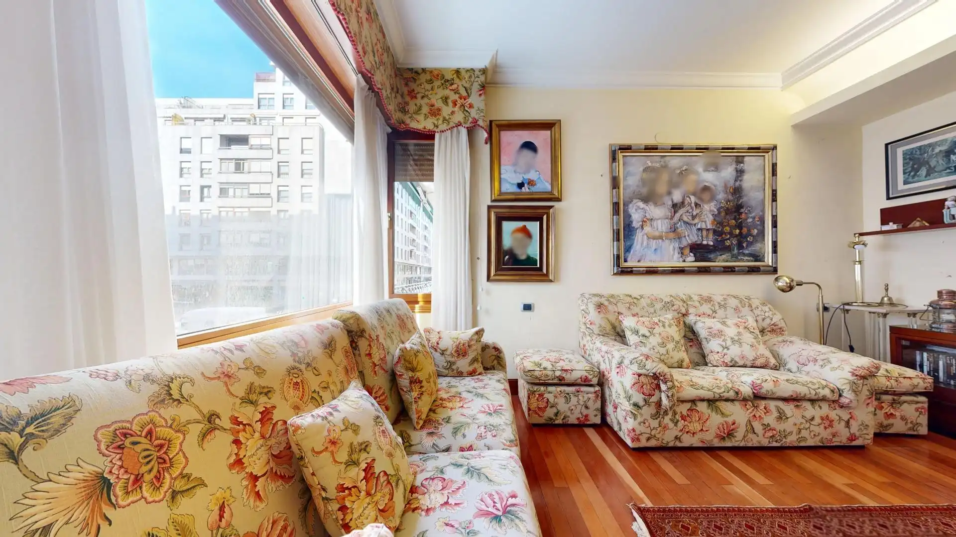 Living room of Flat for sale in Bilbao   with Heating, Terrace and Balcony
