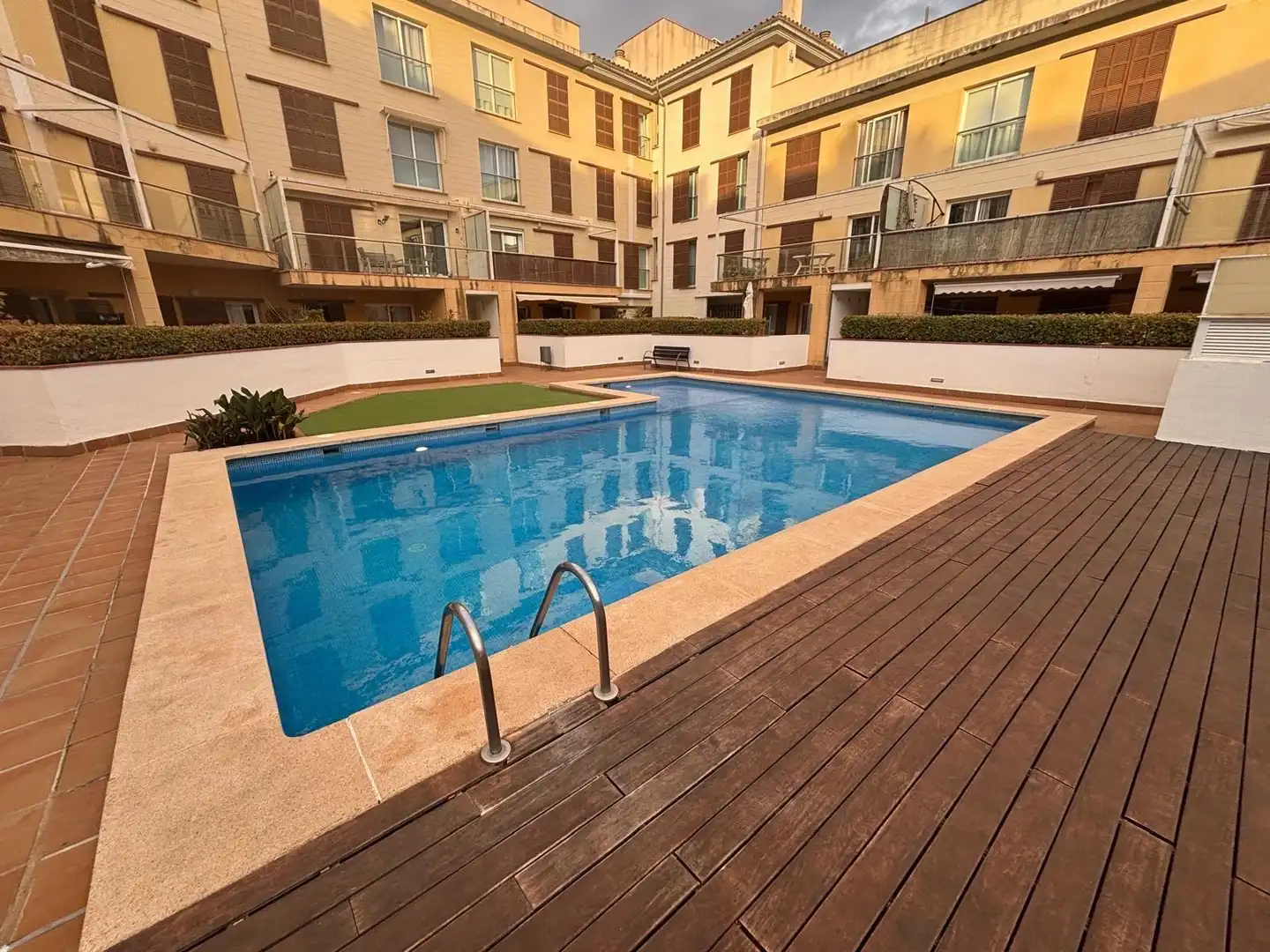 Schwimmbecken von Erdgeschoss zum Verkauf in Campos mit Klimaanlage, Heizung und Terrasse