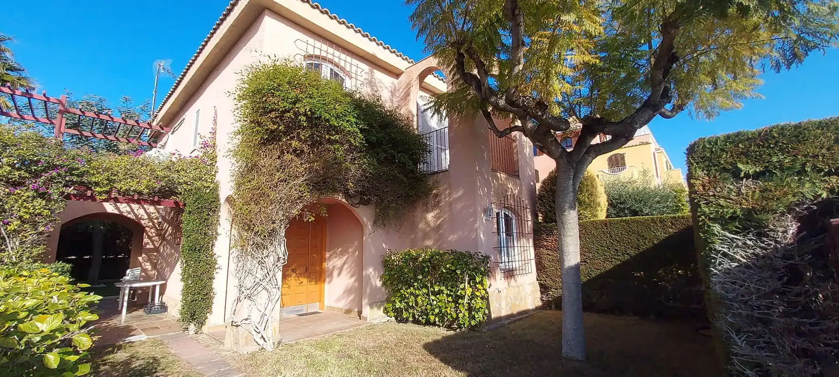 Semi-detached house with pool for sale in Platja de Mont-roig