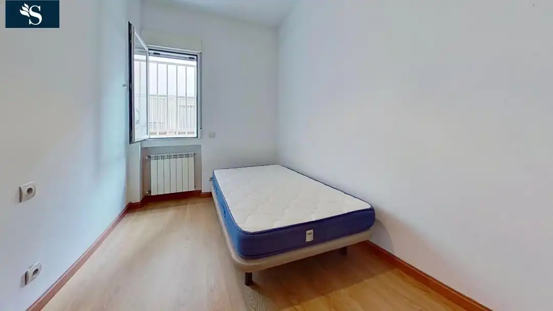 Bedroom of Flat for rent in Madrid  with Air Conditioner, Heating and Terrace