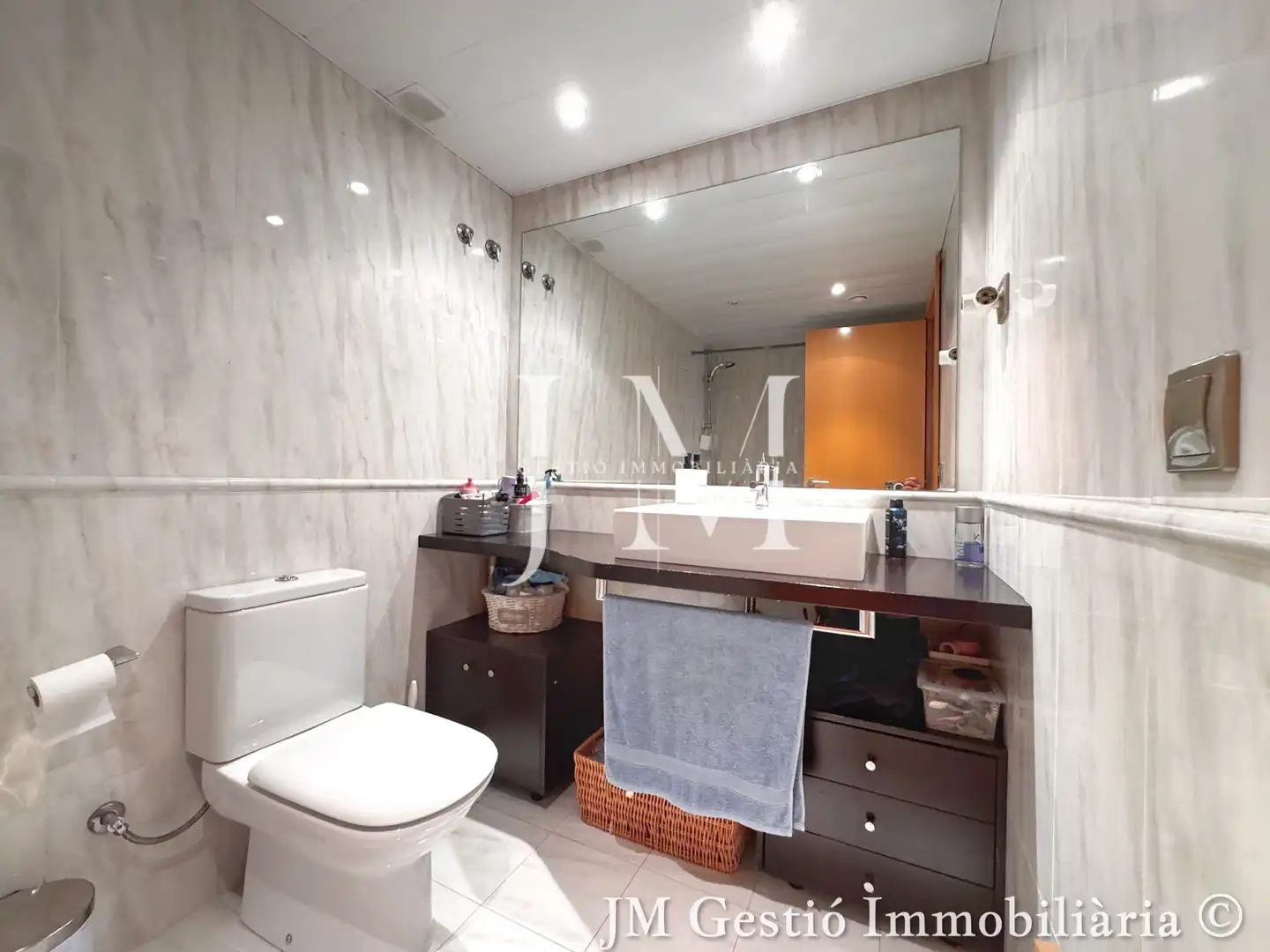 Badezimmer von Wohnung zum Verkauf in Terrassa mit Klimaanlage, Heizung und Parkett