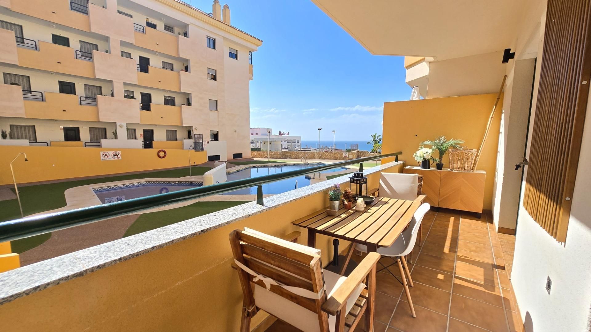 Vista exterior de Planta baixa en venda en Benalmádena amb Aire condicionat, Calefacció i Jardí privat