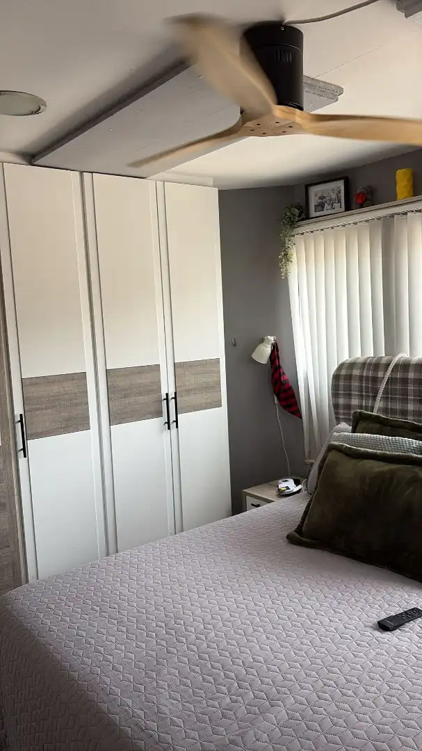 Schlafzimmer von Fabrikhallen zum Verkauf in Ariza mit Heizung