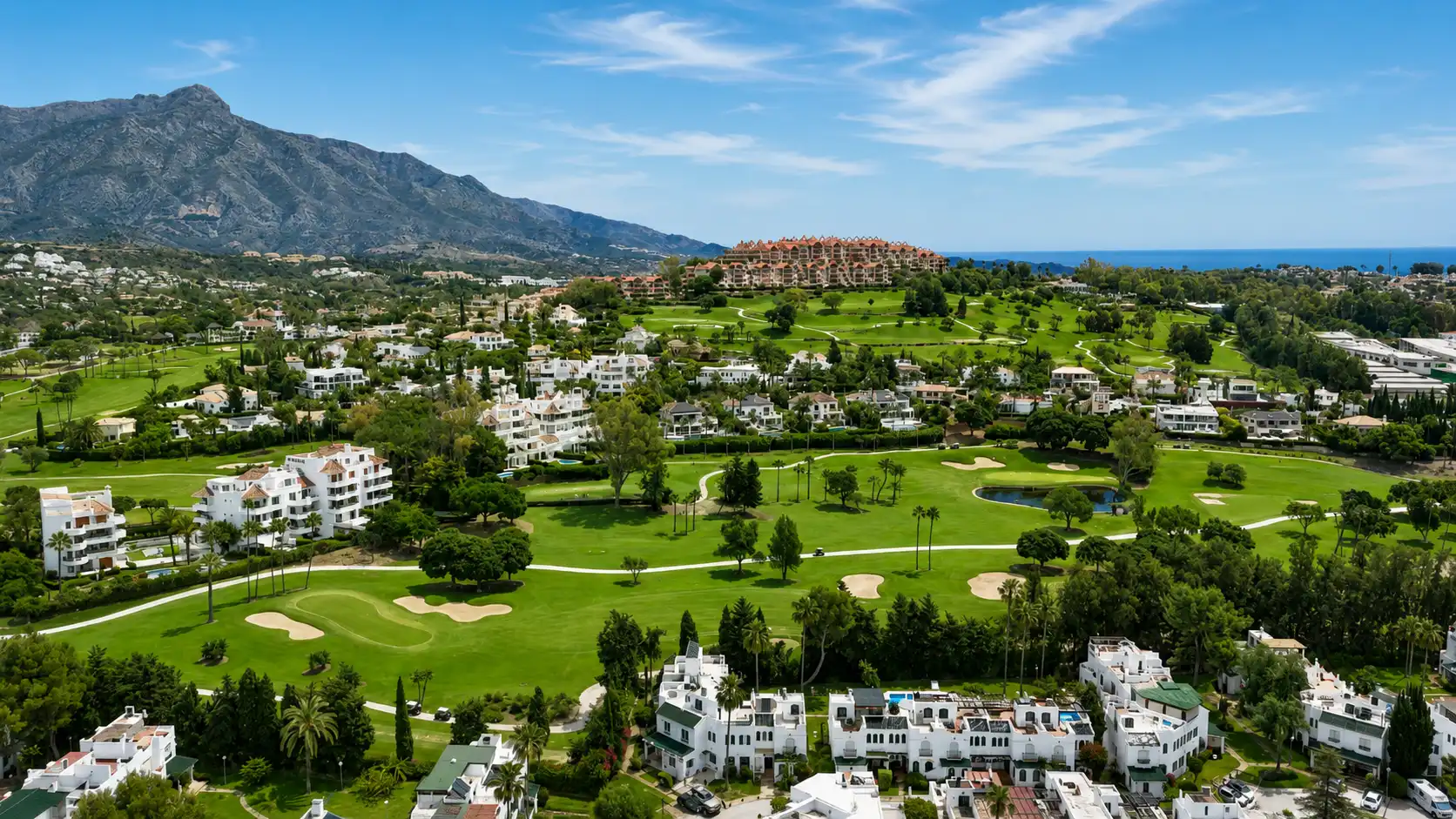 Vista exterior de Casa adosada en venta en Marbella con Aire acondicionado, Terraza y Piscina