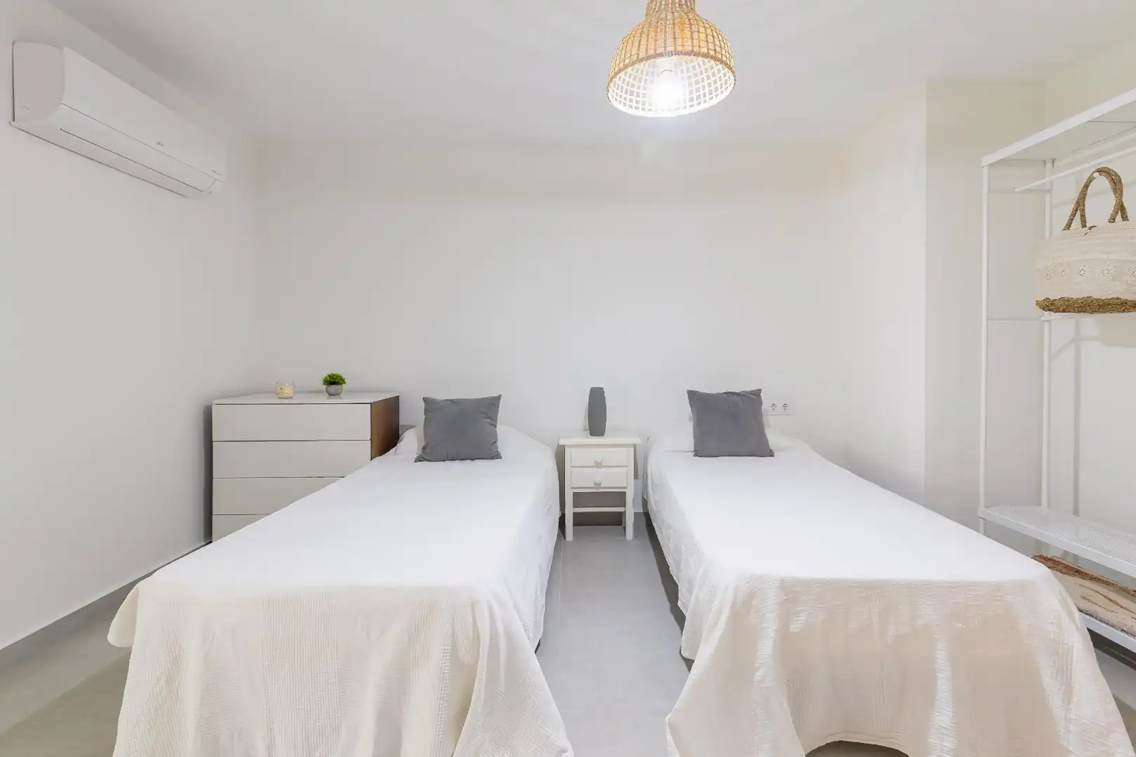 Schlafzimmer von Haus oder Chalet zum Verkauf in Dénia mit Klimaanlage, Heizung und Privatgarten