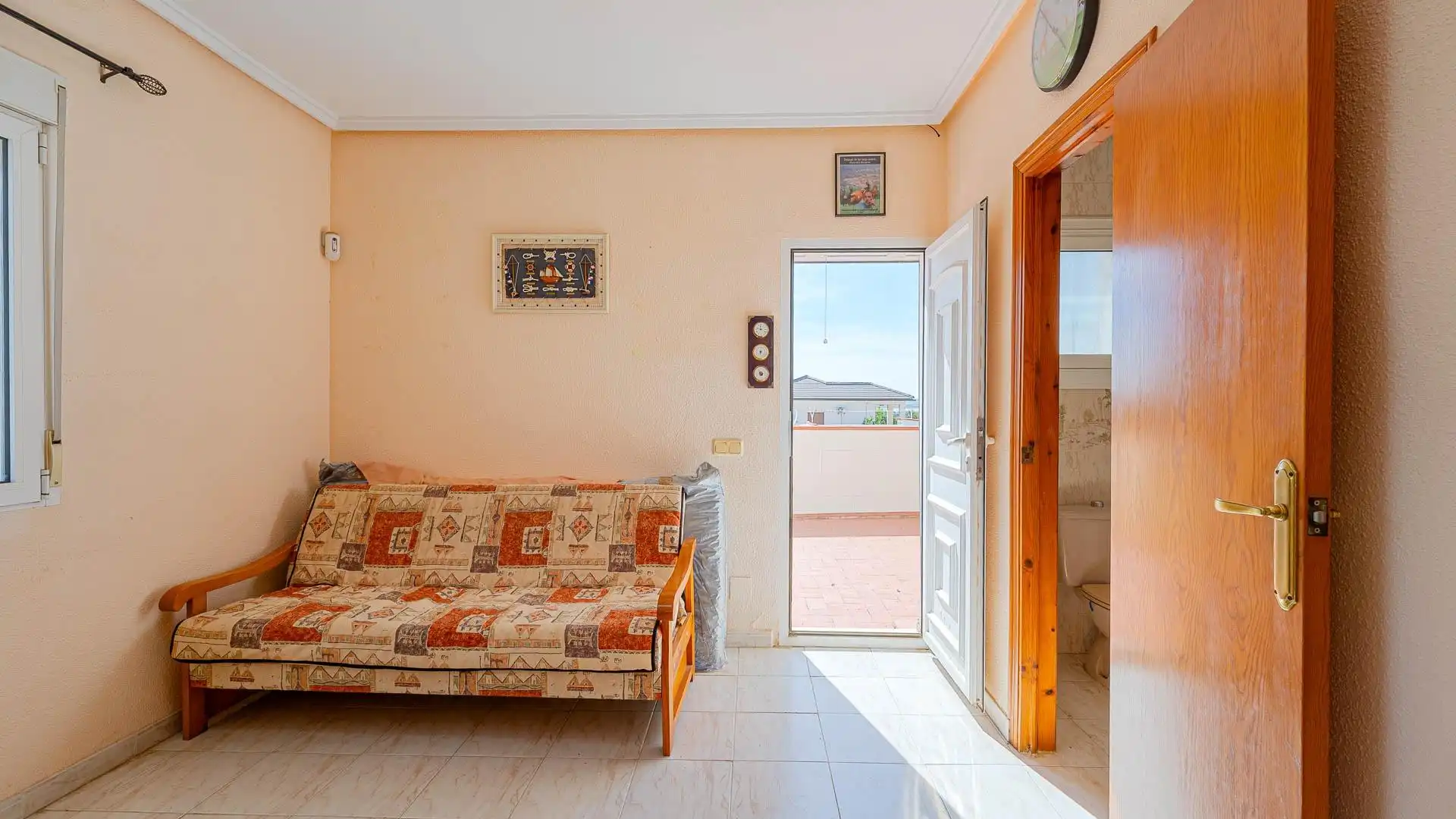 Sala de estar de Casa adosada en venta en Torrevieja con Jardín privado, Trastero y Piscina