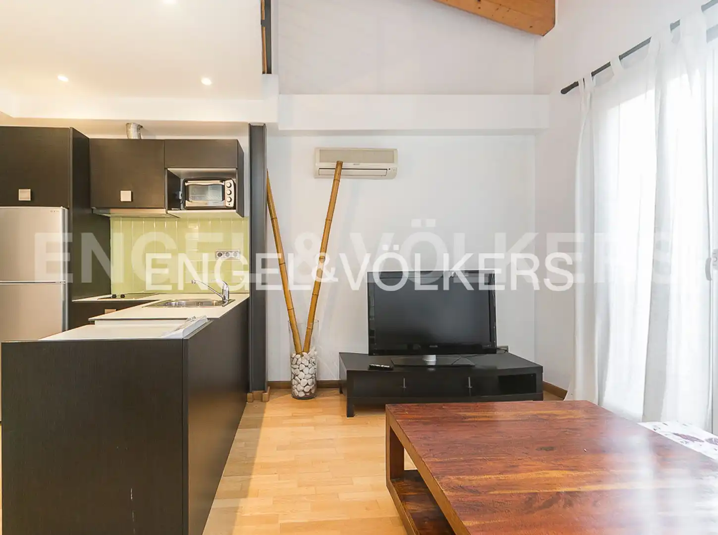 Sala d'estar de Dúplex en venda en Sant Cugat del Vallès amb Aire condicionat, Calefacció i Parquet