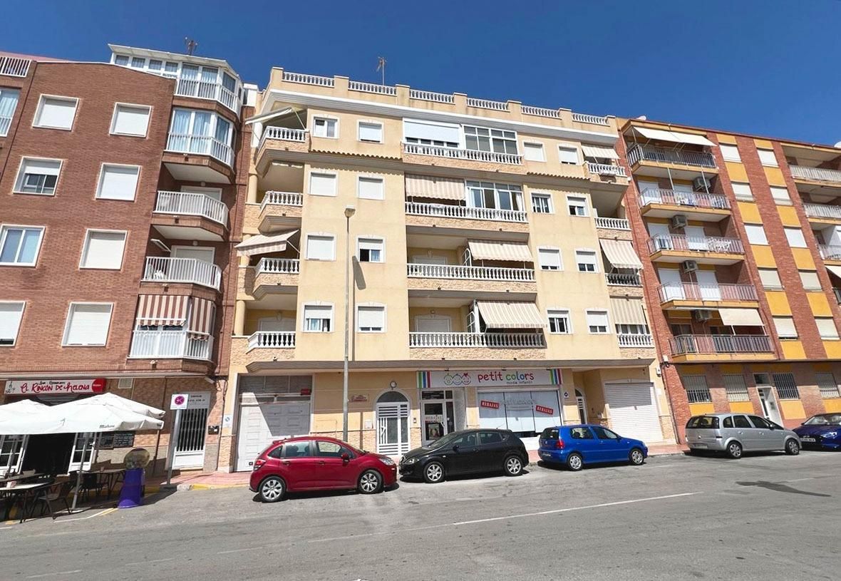Vista exterior de Apartament en venda en Guardamar del Segura amb Aire condicionat, Calefacció i Jardí privat