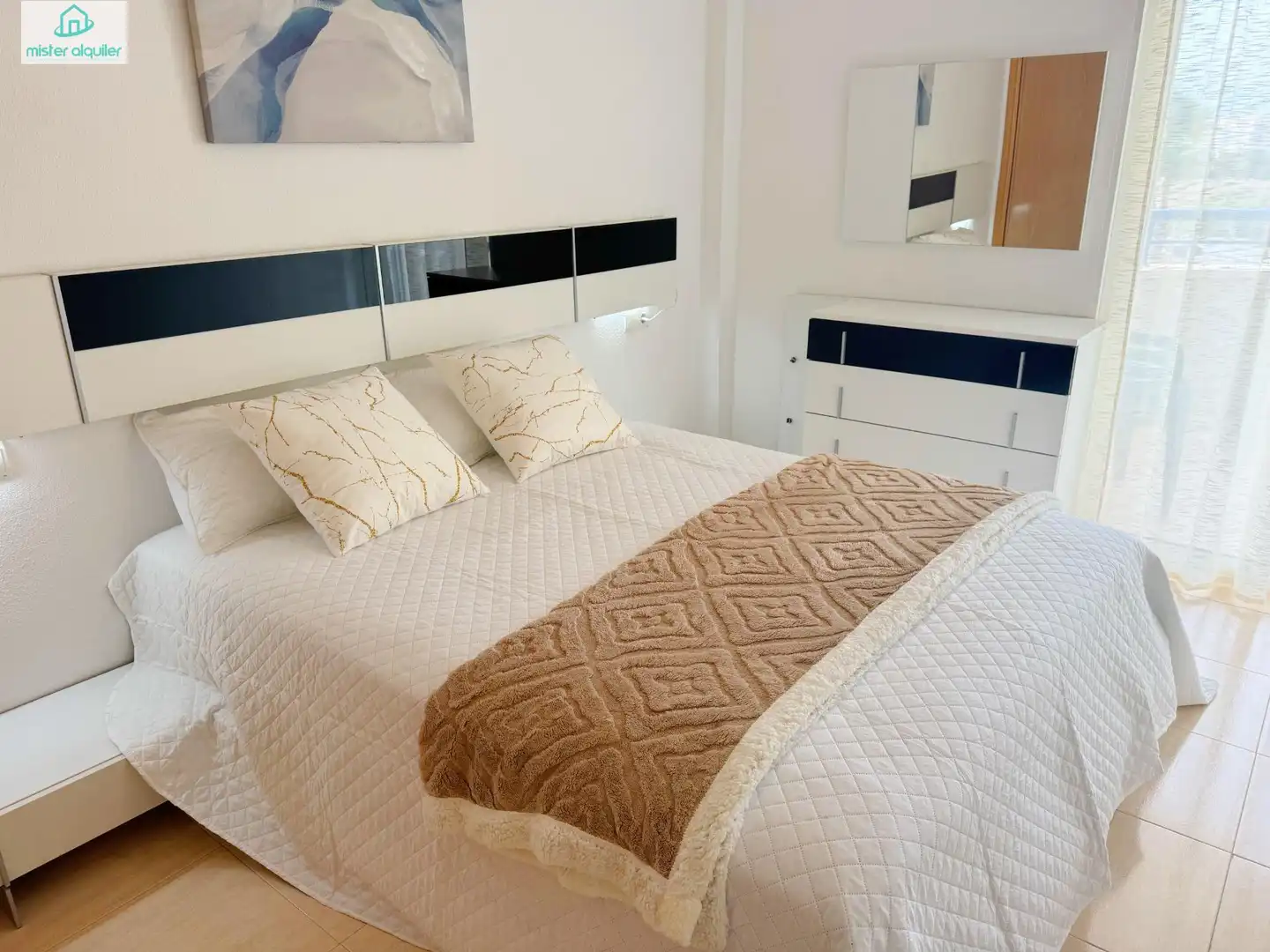 Habitación de Apartamento de alquiler en El Campello con Aire acondicionado, Jardín privado y Terraza