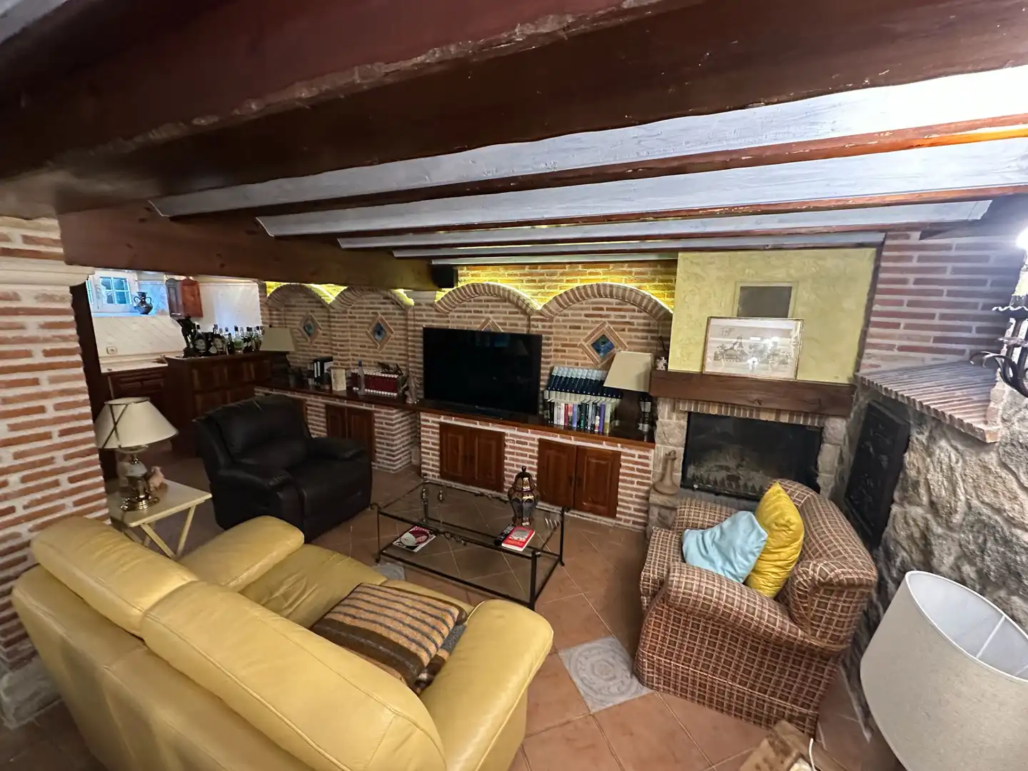 Sala d'estar de Casa adosada en venda en Burgos amb Calefacció, Jardí privat i Traster