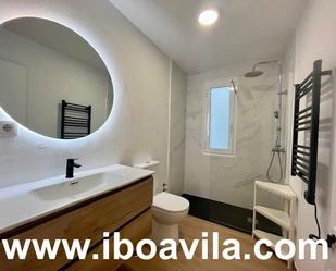 Bathroom of Flat for sale in Pontevedra Capital   with Oven and Balcony