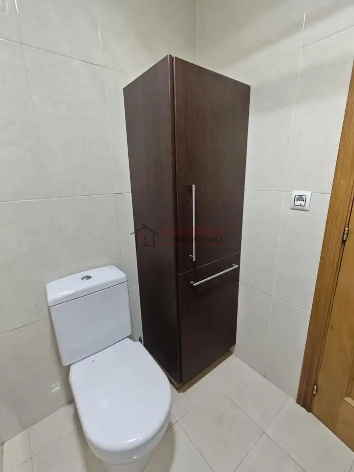 Baño de Piso de alquiler en Ourense Capital  con Calefacción, Parquet y Trastero