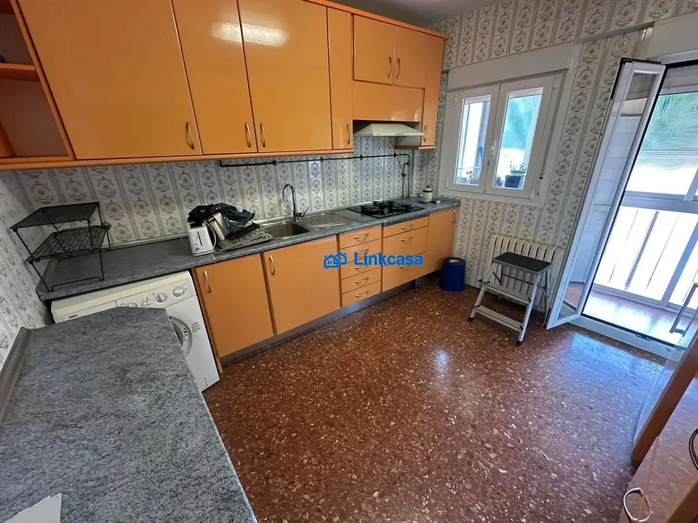 Cuina de Pis en venda en Madrid amb Calefacció, Terrassa i Alarma