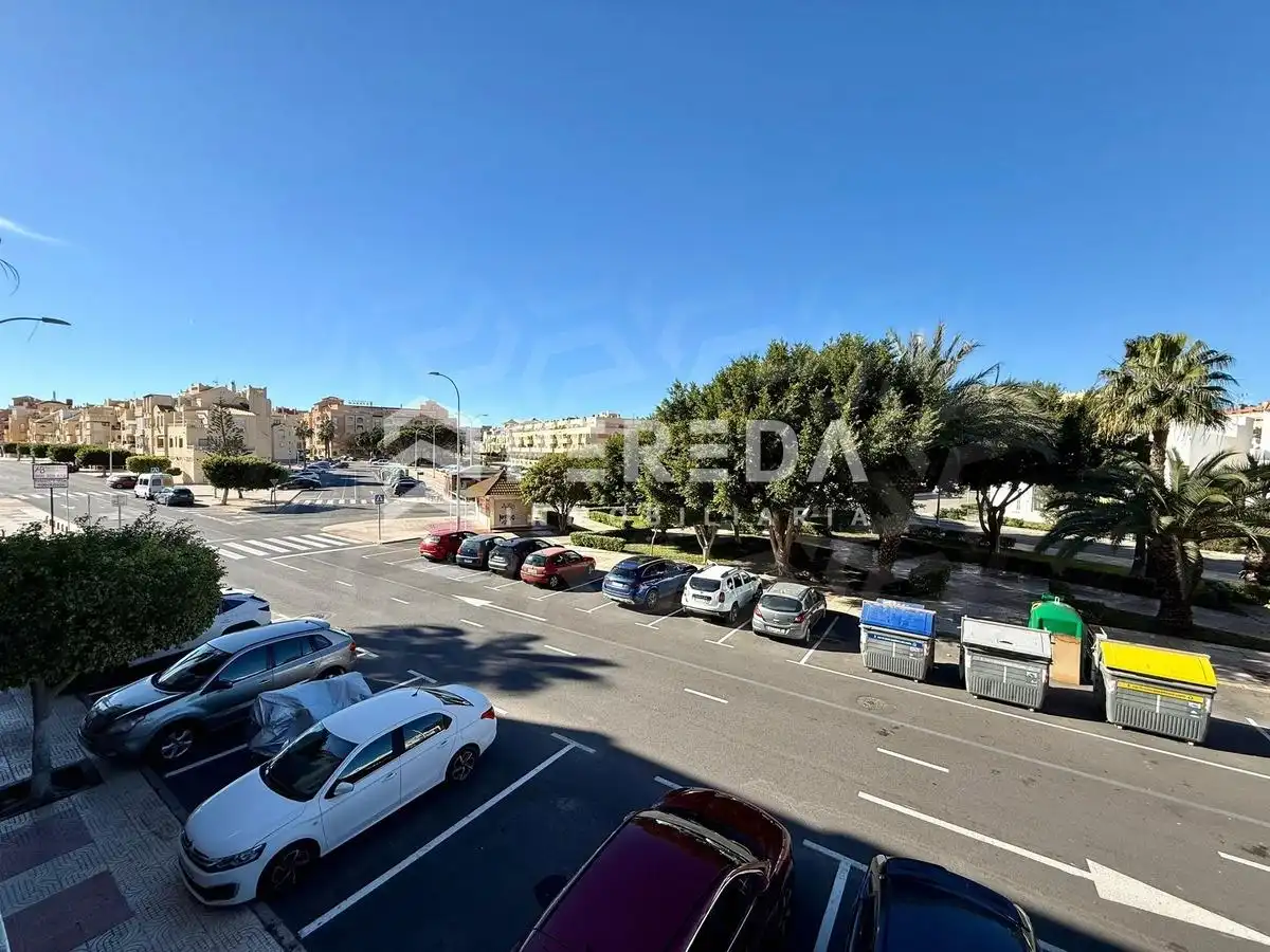 Vista exterior de Piso en venta en Roquetas de Mar con Jardín privado, Terraza y Balcón