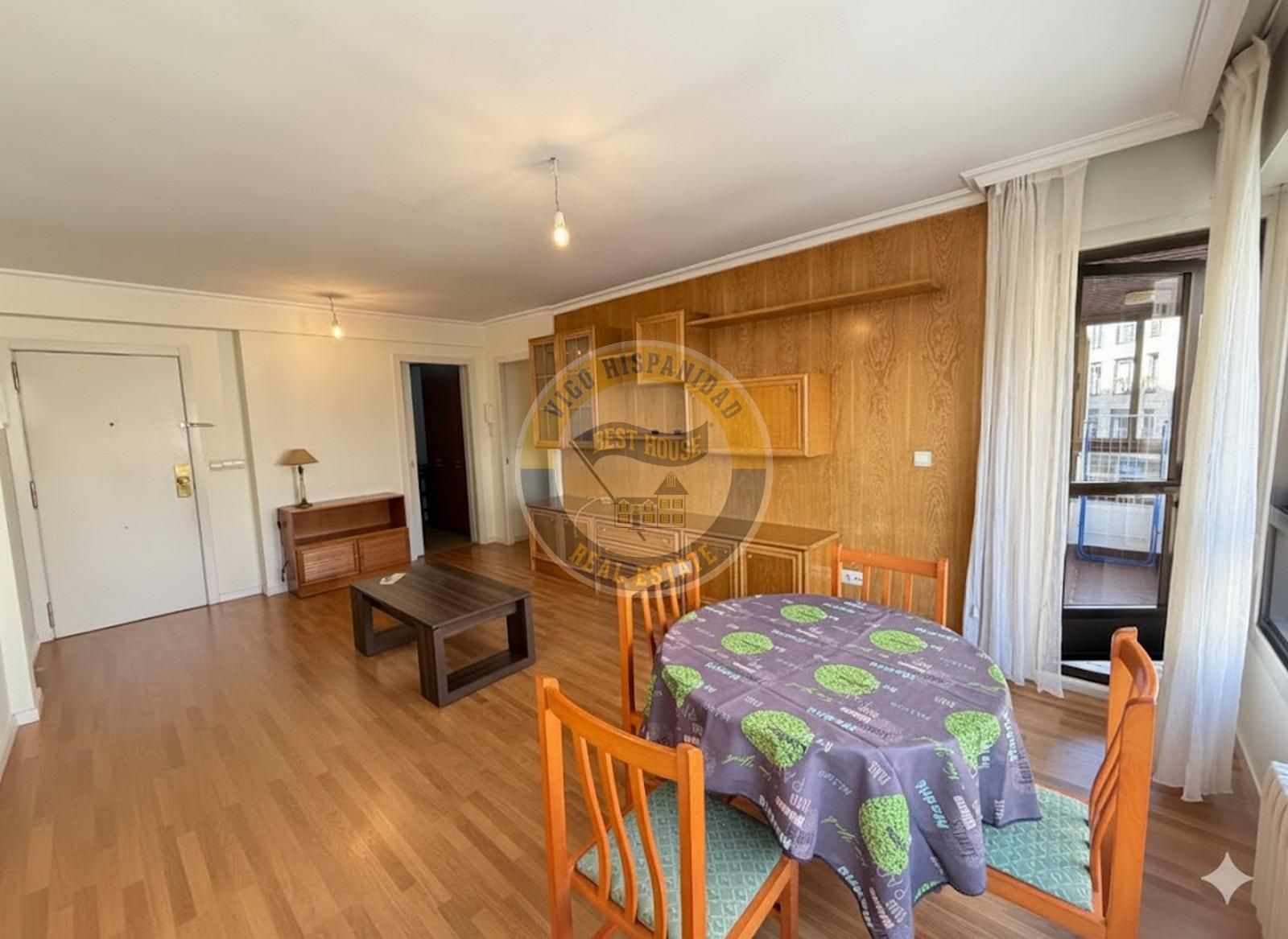 Vista exterior de Piso de alquiler en Vigo  con Parquet, Amueblado y Balcón