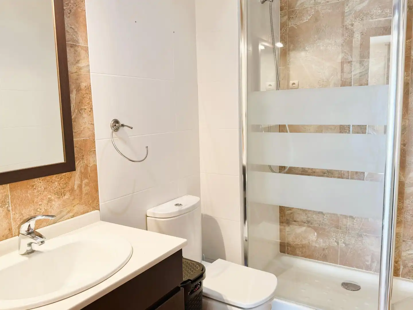 Badezimmer von Wohnung zum Verkauf in Guardiola de Berguedà mit Heizung und Ofen
