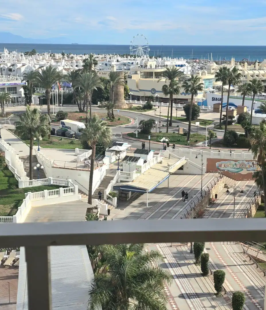 Vista exterior de Estudi en venda en Benalmádena amb Aire condicionat, Terrassa i Moblat