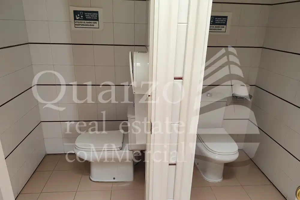Baño de Local en venta en Alcalá de Henares