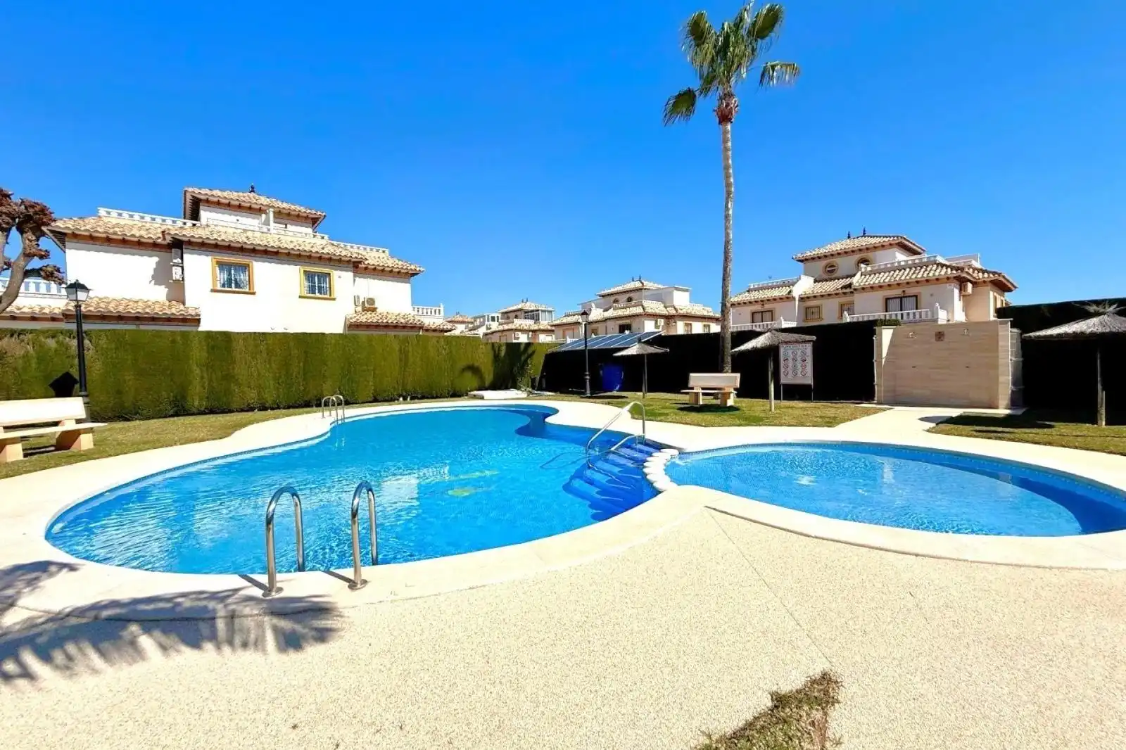 Dúplex amb terrassa en venda a Orihuela Costa