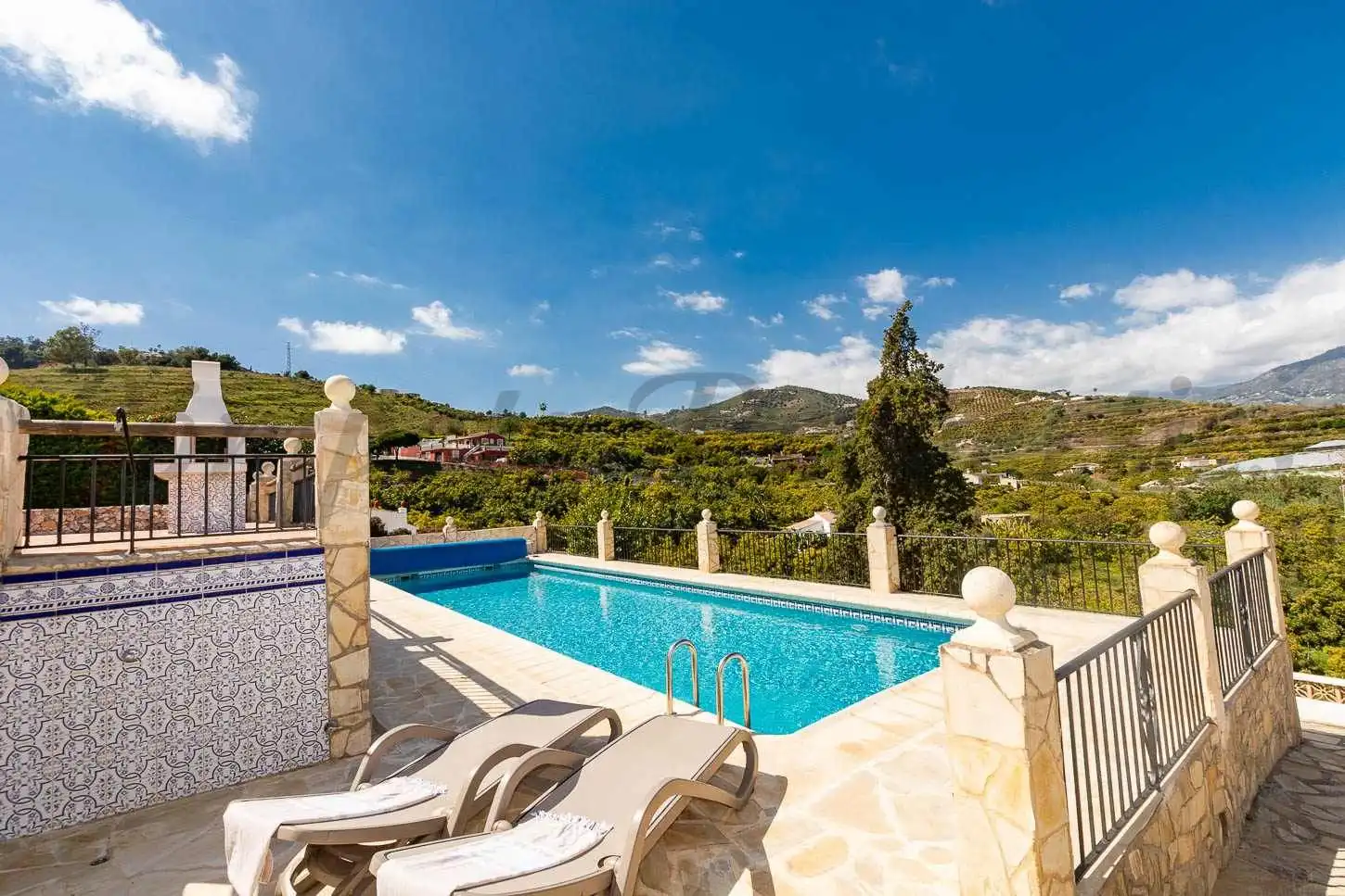 Casa amb piscina en venda a Avda Pescia - Ctra de Frigiliana, imagen 3