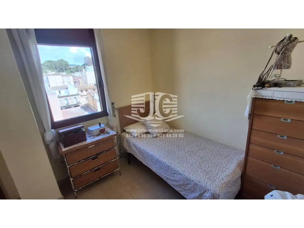 Habitación de Ático de alquiler en Tortosa con Aire acondicionado, Terraza y Amueblado