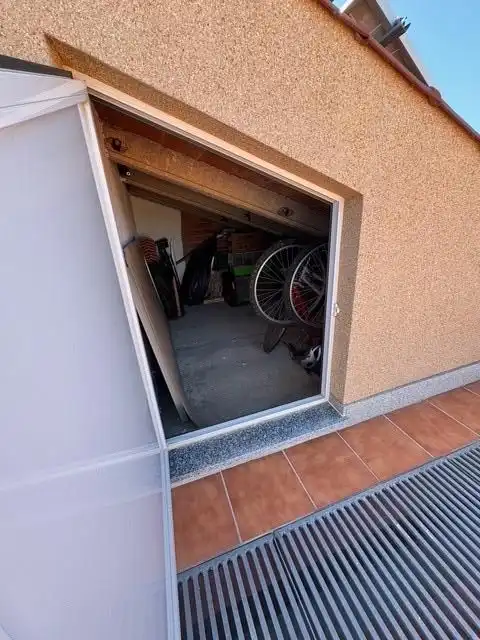 Aparcament de Casa o xalet en venda en Calvarrasa de Arriba amb Calefacció, Jardí privat i Terrassa