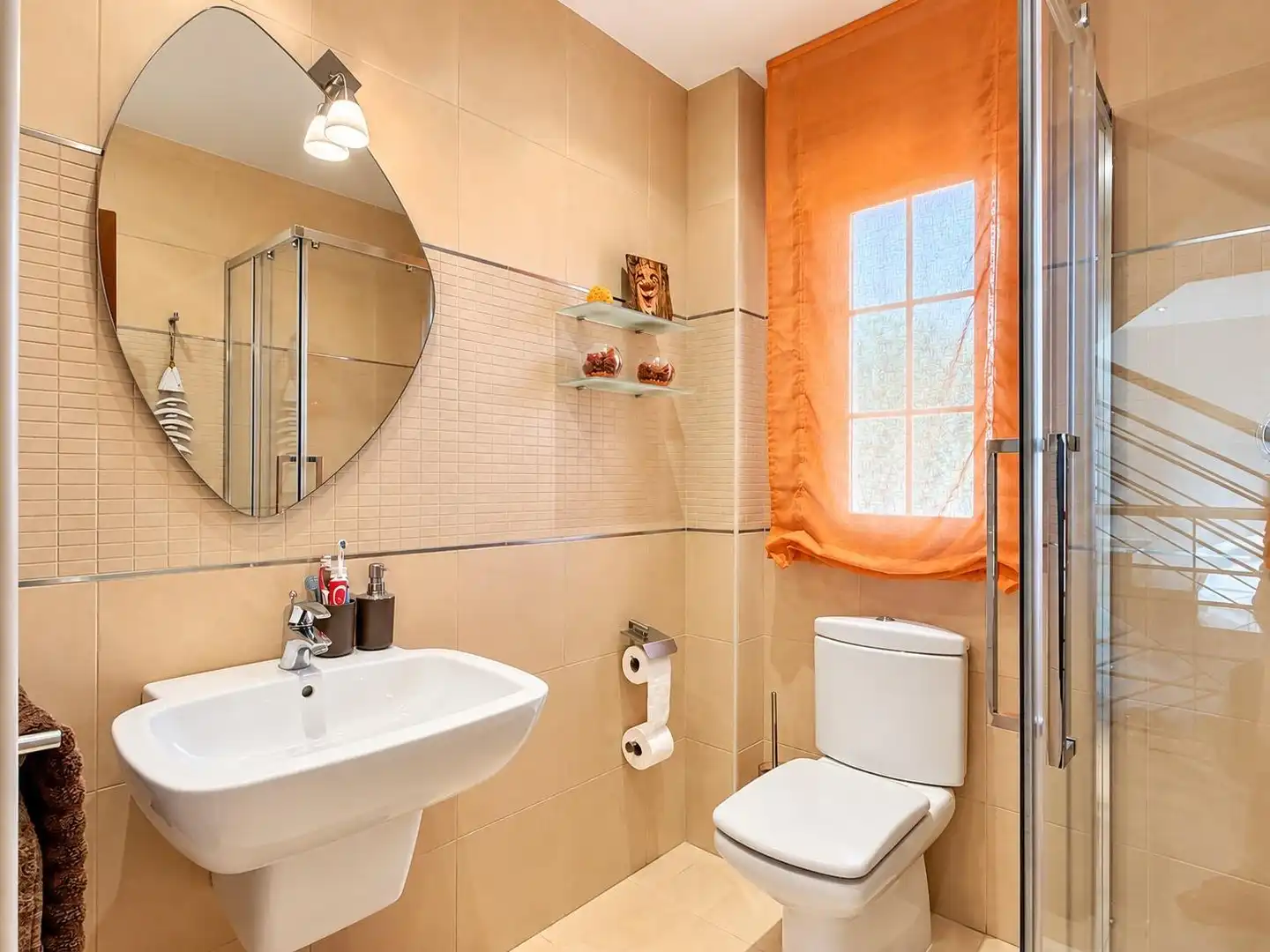 Bathroom of Houses for sale in Chiloeches, Guadalajara