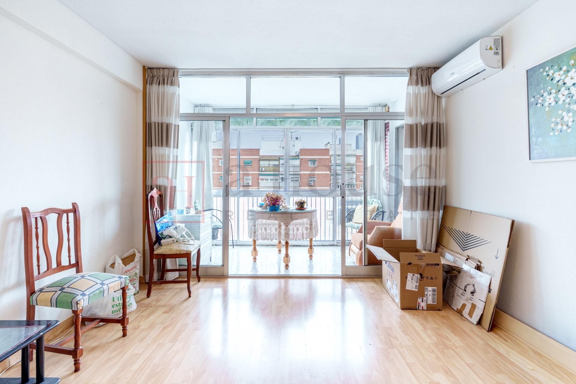 Sala d'estar de Àtic en venda en  Madrid Capital amb Aire condicionat, Calefacció i Parquet