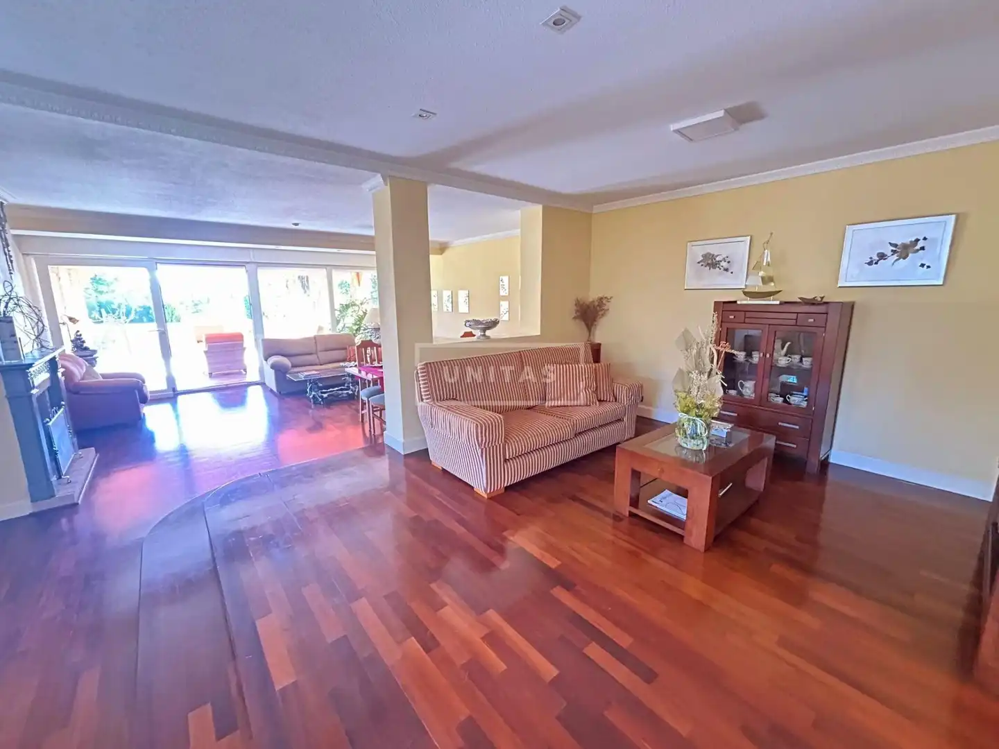 Sala d'estar de Casa o xalet en venda en Alicante / Alacant amb Aire condicionat, Jardí privat i Terrassa