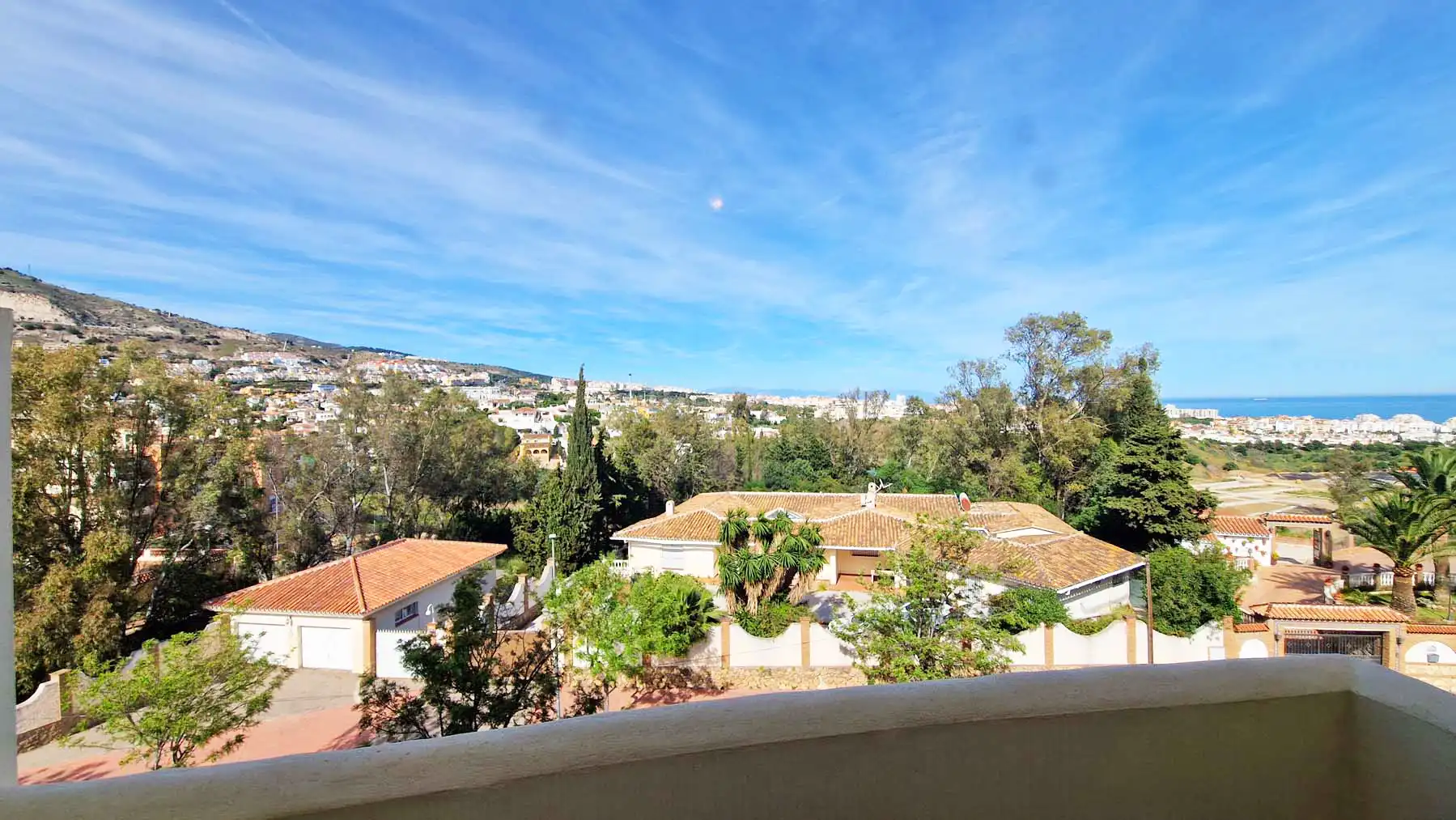 Vista exterior de Àtic en venda en Benalmádena amb Aire condicionat, Calefacció i Terrassa