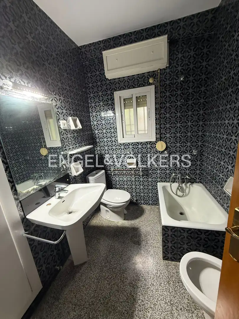 Baño de Casa o chalet de alquiler en Paterna con Aire acondicionado, Calefacción y Jardín privado