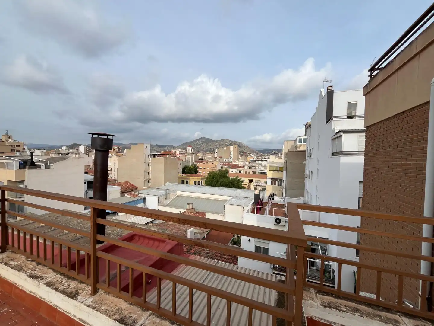 Vista exterior de Àtic en venda en Elda amb Terrassa i Balcó